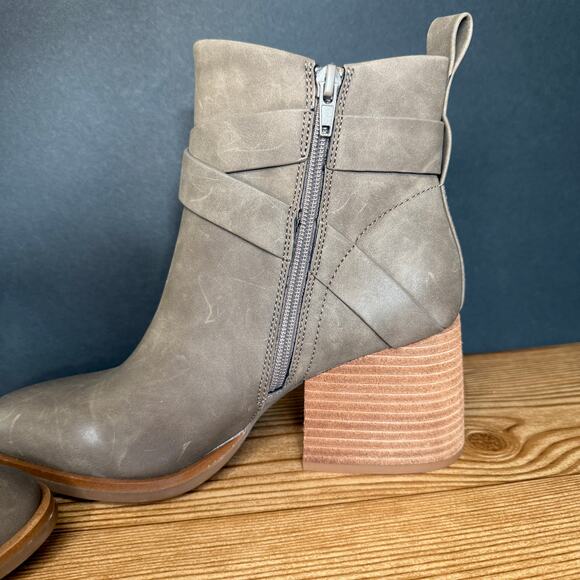 Korks Grey Wood Block Heel Ankle Booties Boot Sz 7 Gray Western Boho Shabby Chic - Picture 7 of 13